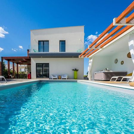 Villa Olea With Heated Pool And Jacuzzi ซูโกชัน ภายนอก รูปภาพ