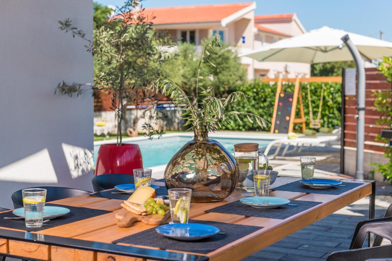 Villa Olea With Heated Pool And Jacuzzi ซูโกชัน ภายนอก รูปภาพ