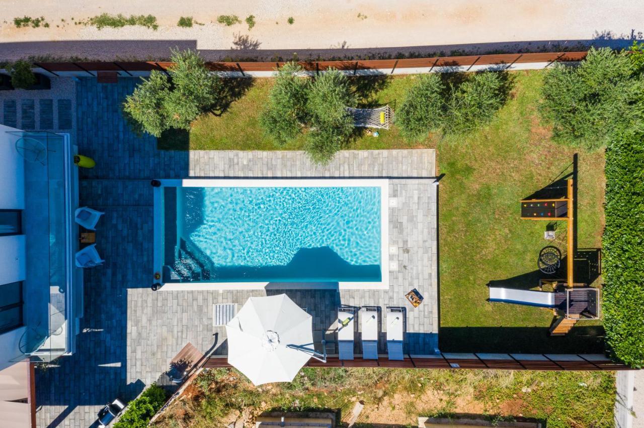 Villa Olea With Heated Pool And Jacuzzi ซูโกชัน ภายนอก รูปภาพ