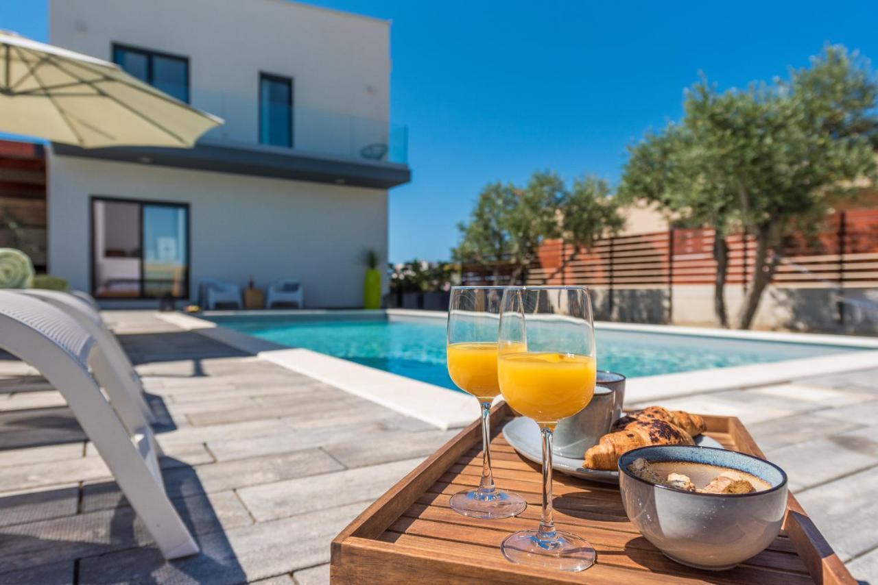 Villa Olea With Heated Pool And Jacuzzi ซูโกชัน ภายนอก รูปภาพ