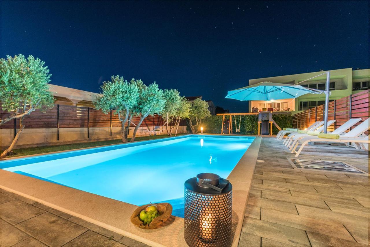 Villa Olea With Heated Pool And Jacuzzi ซูโกชัน ภายนอก รูปภาพ