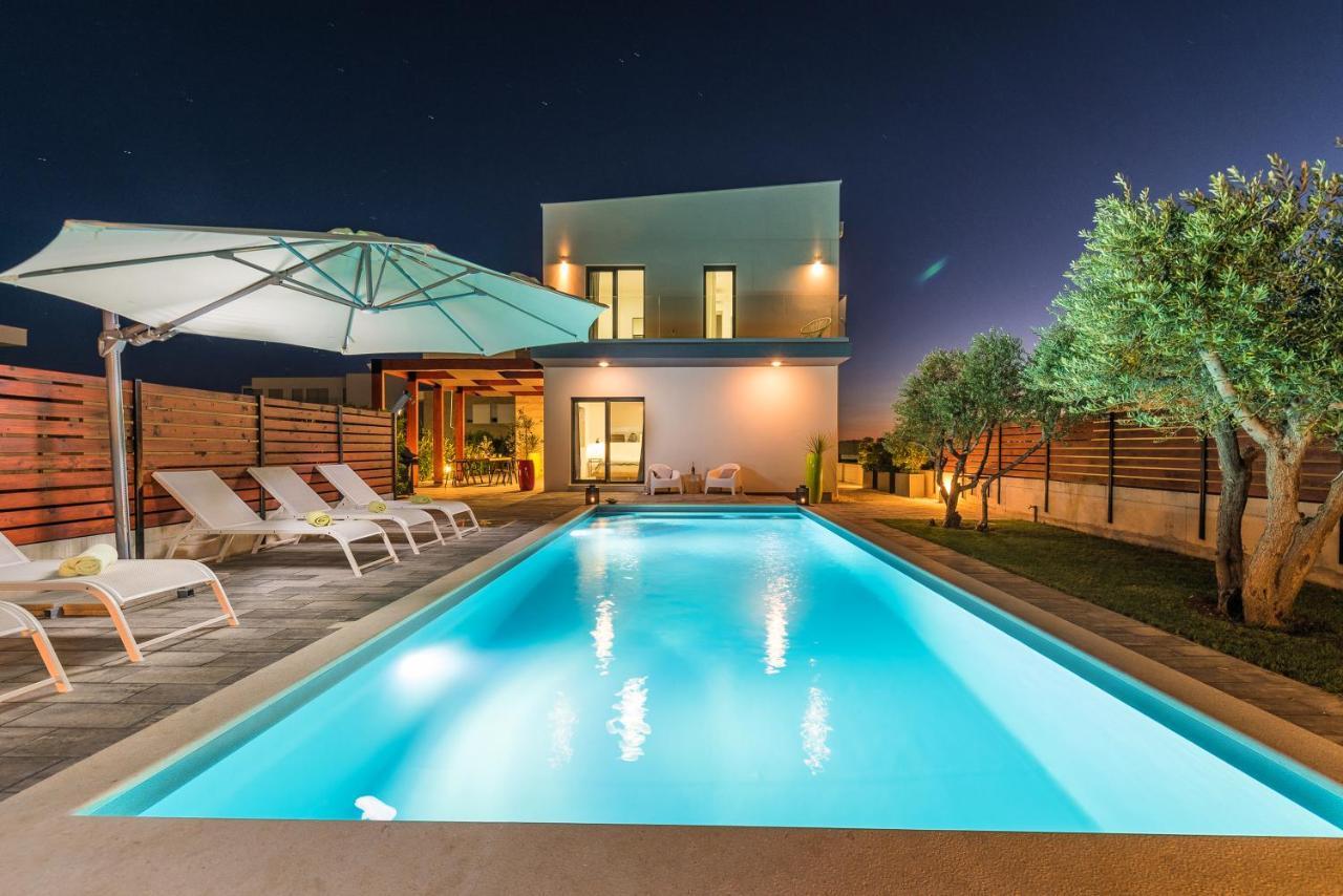 Villa Olea With Heated Pool And Jacuzzi ซูโกชัน ภายนอก รูปภาพ