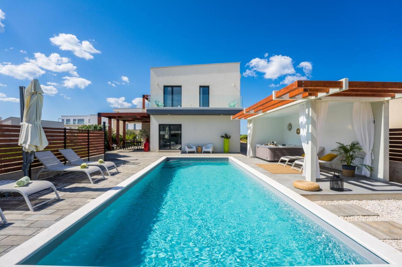 Villa Olea With Heated Pool And Jacuzzi ซูโกชัน ภายนอก รูปภาพ