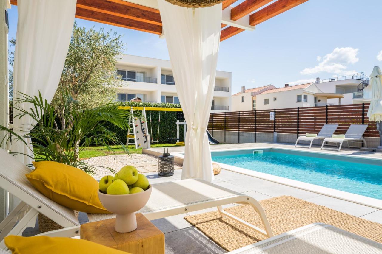 Villa Olea With Heated Pool And Jacuzzi ซูโกชัน ภายนอก รูปภาพ