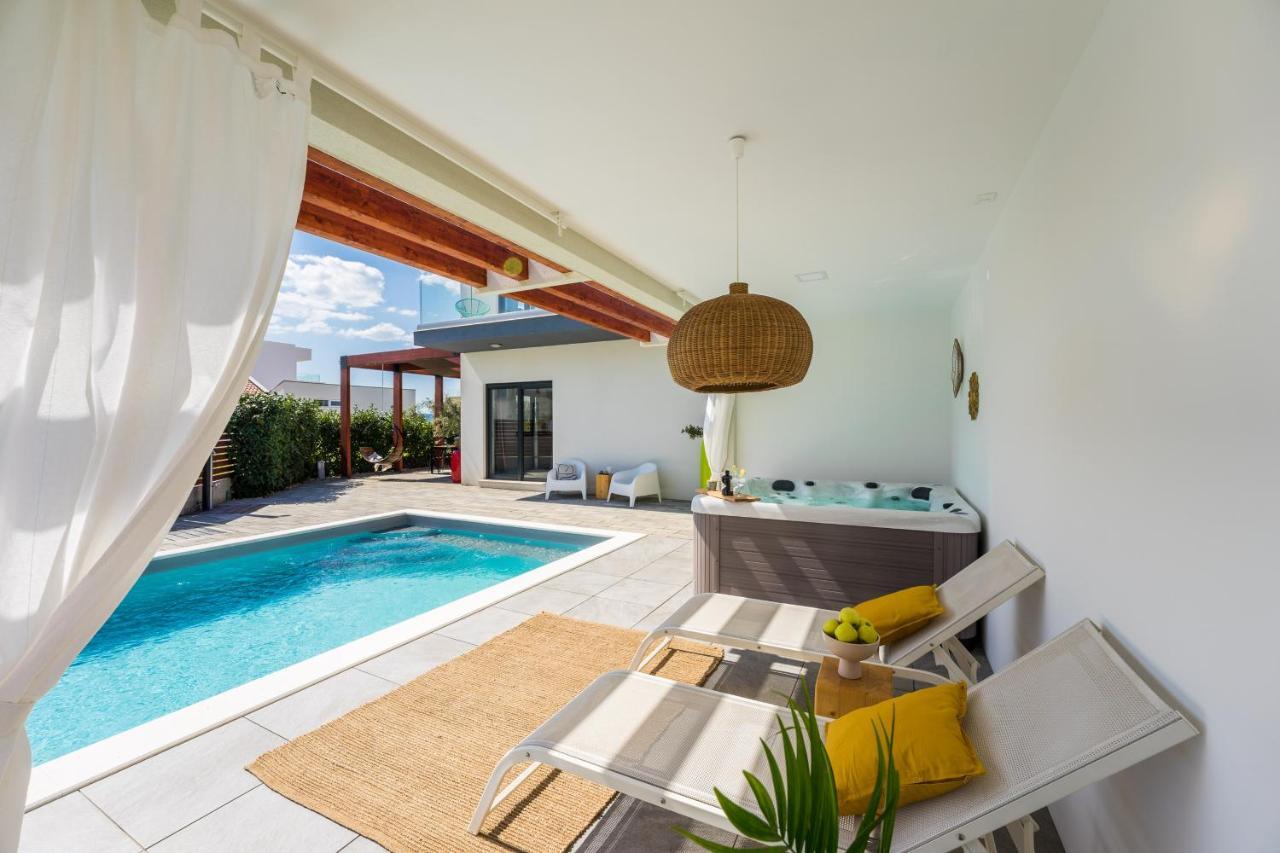 Villa Olea With Heated Pool And Jacuzzi ซูโกชัน ภายนอก รูปภาพ