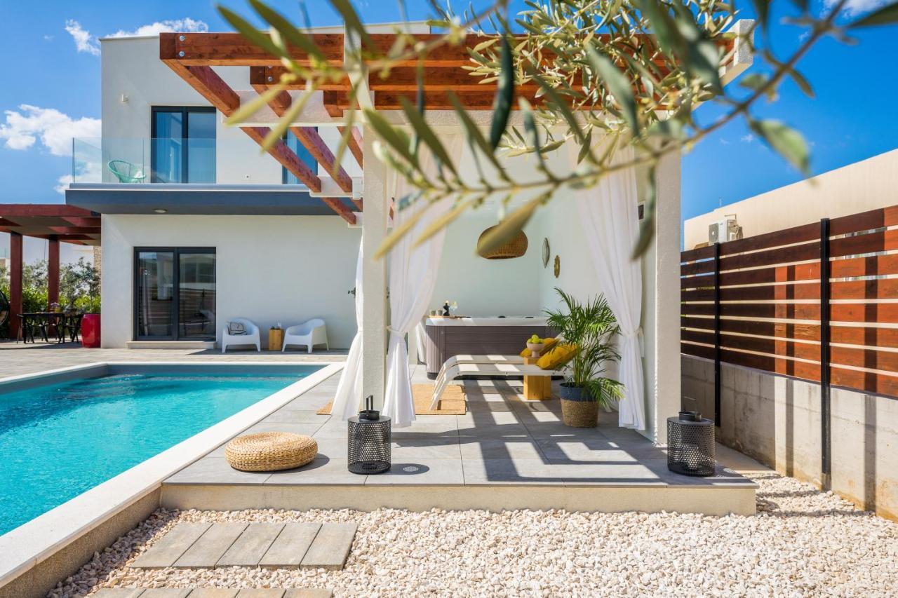 Villa Olea With Heated Pool And Jacuzzi ซูโกชัน ภายนอก รูปภาพ