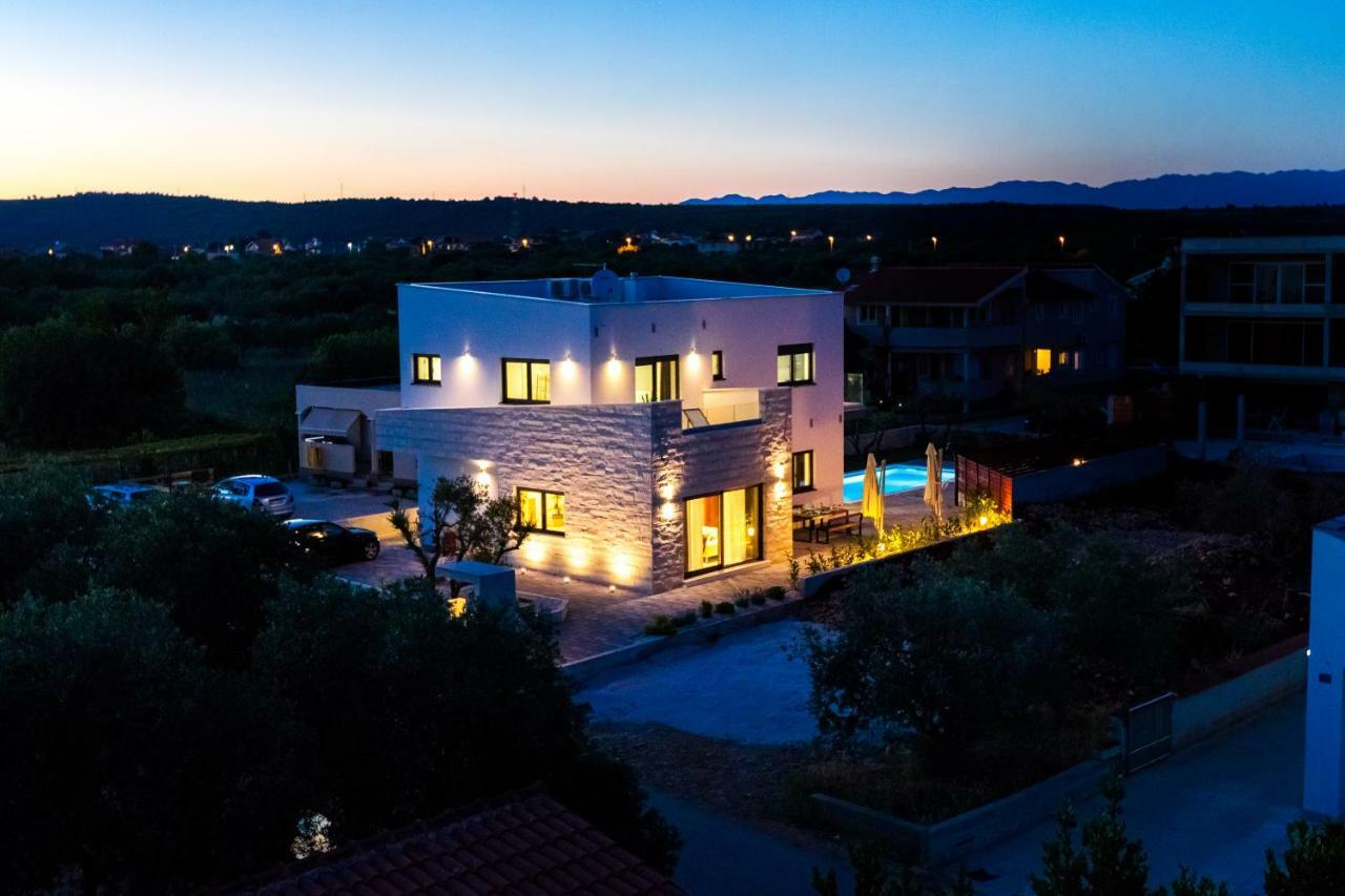 Villa Olea With Heated Pool And Jacuzzi ซูโกชัน ภายนอก รูปภาพ