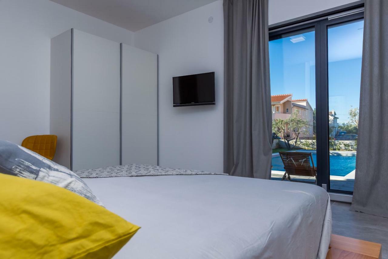 Villa Olea With Heated Pool And Jacuzzi ซูโกชัน ภายนอก รูปภาพ