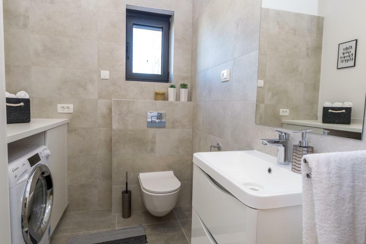 Villa Olea With Heated Pool And Jacuzzi ซูโกชัน ภายนอก รูปภาพ